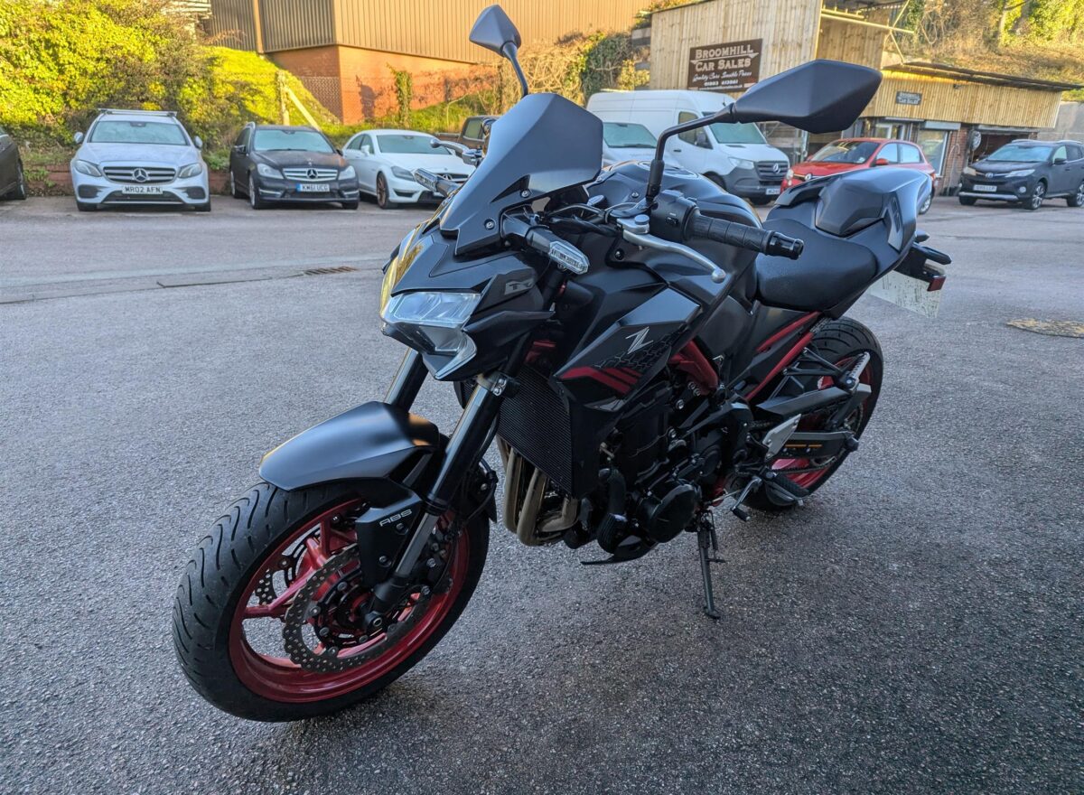 Kawasaki Z900 Performance Edition