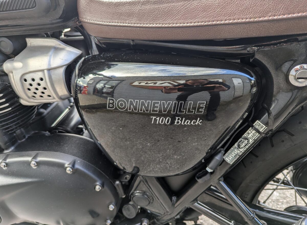 Triumph T100 Bonneville Black