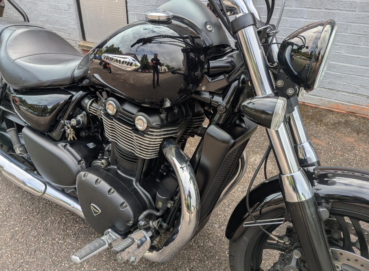 Triumph Thunderbird Storm