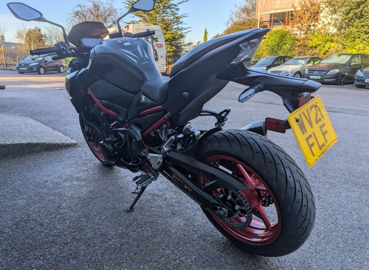 Kawasaki Z900 Performance Edition