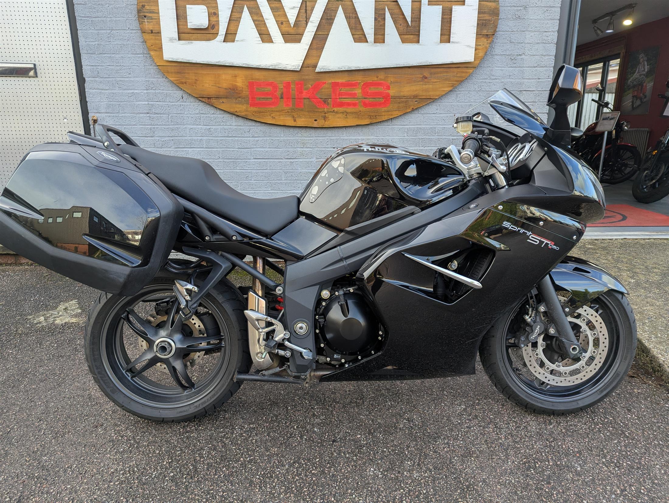 Triumph Sprint ST 1050