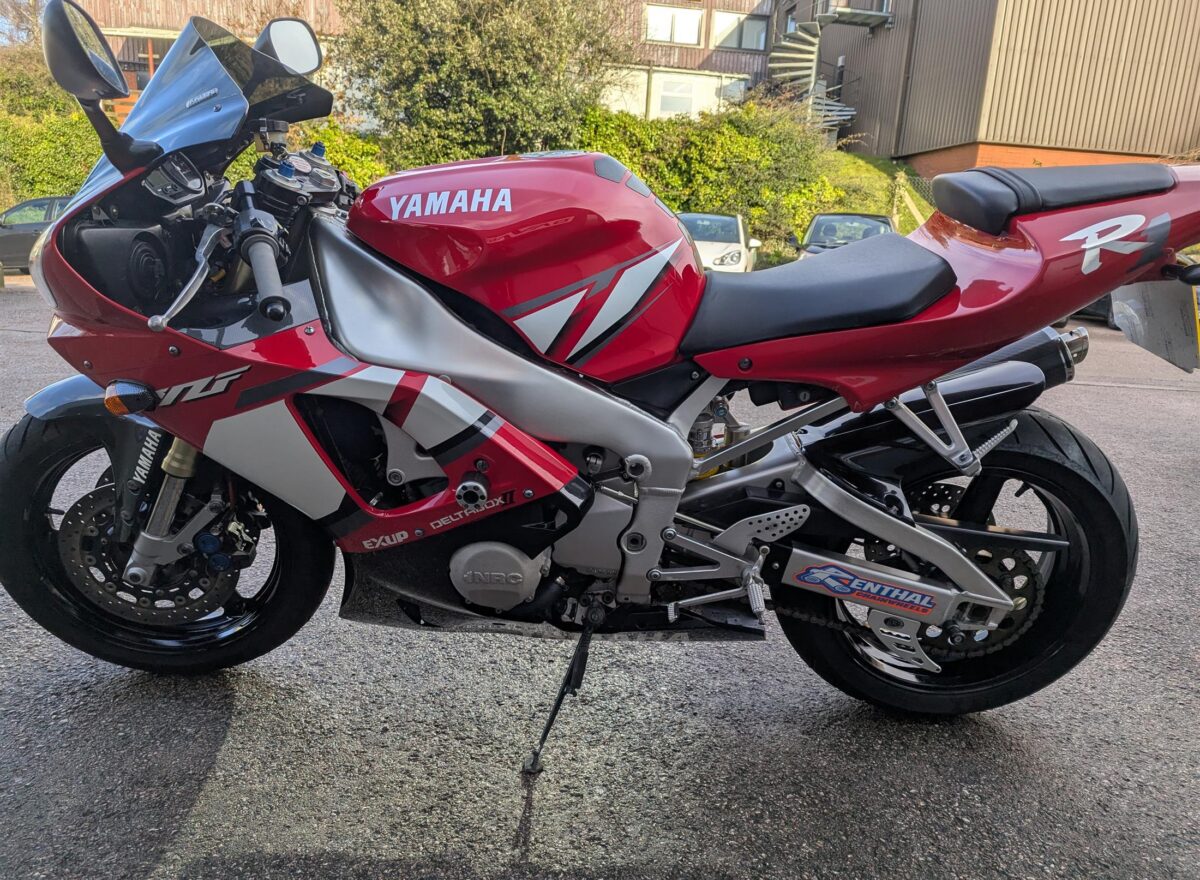 Yamaha YZF R1