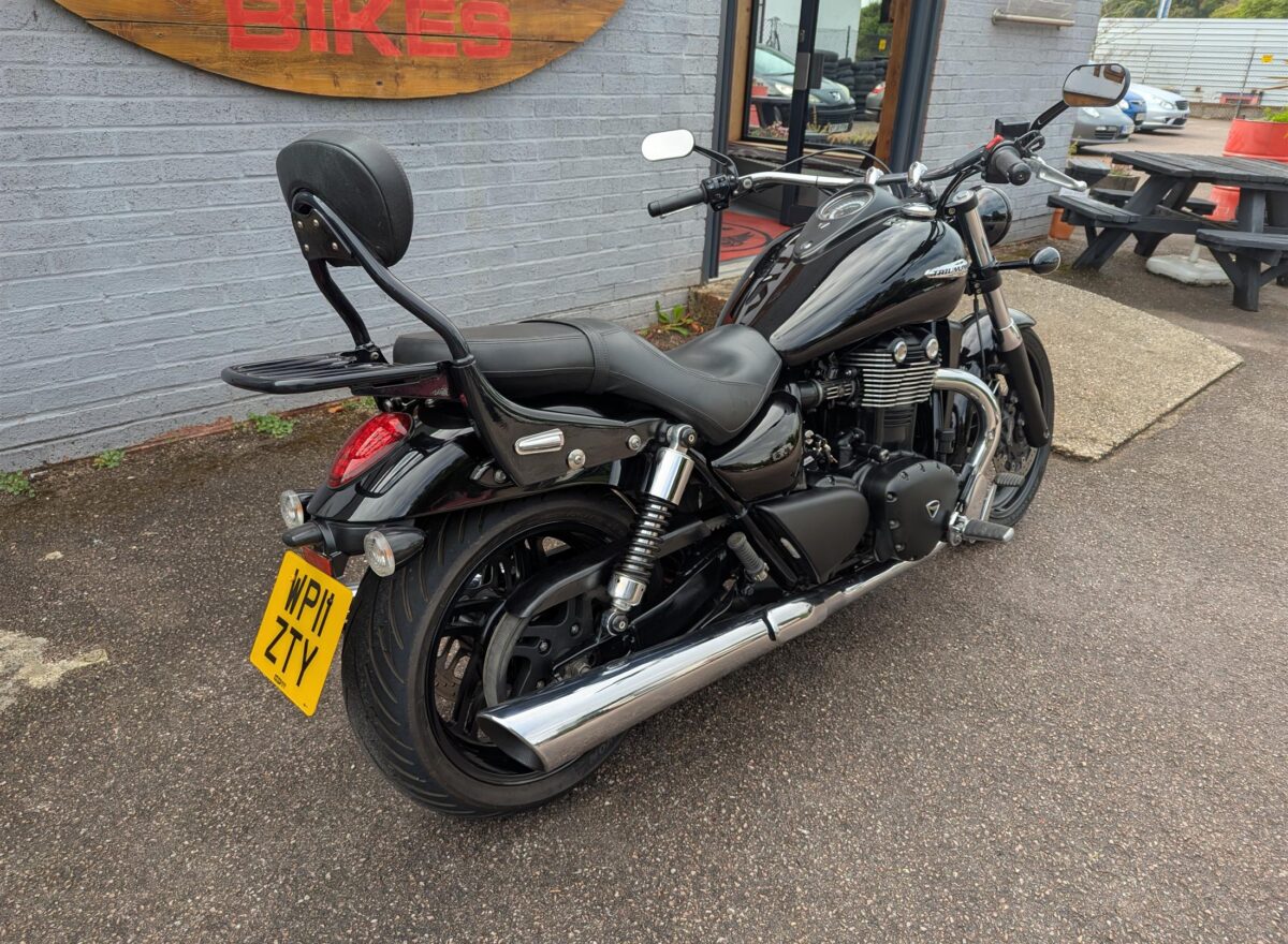 Triumph Thunderbird Storm