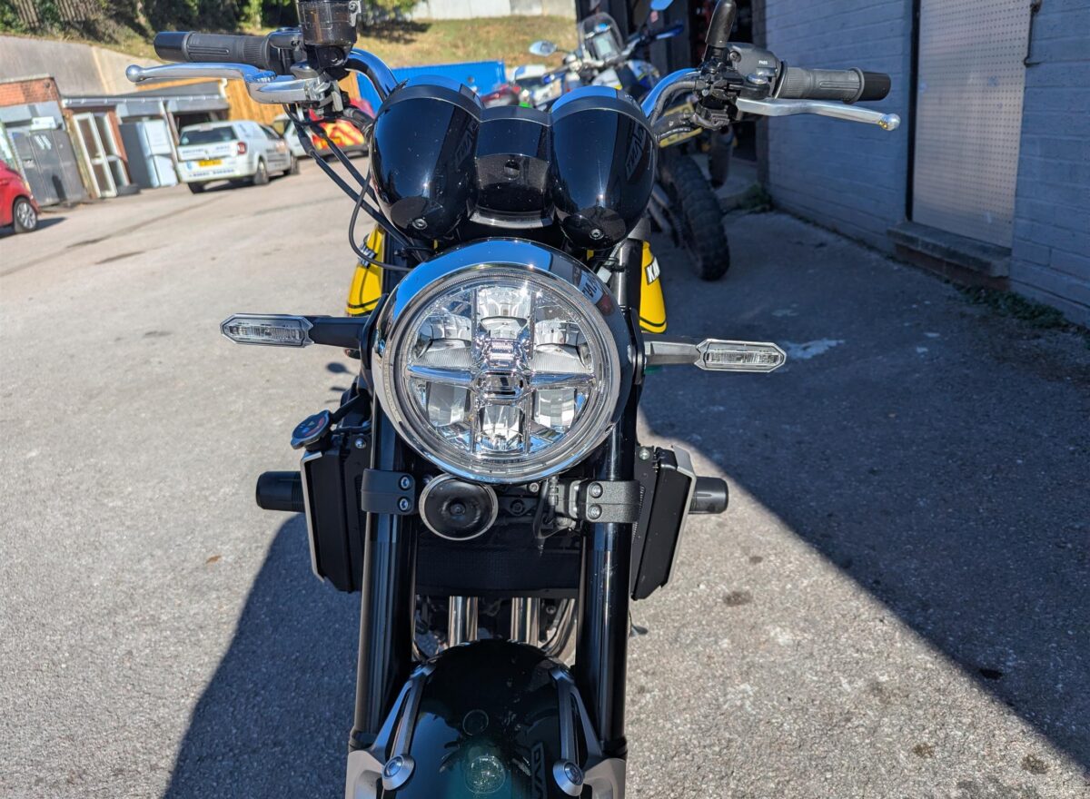 Kawasaki Z900 RS Yellow Ball Edition