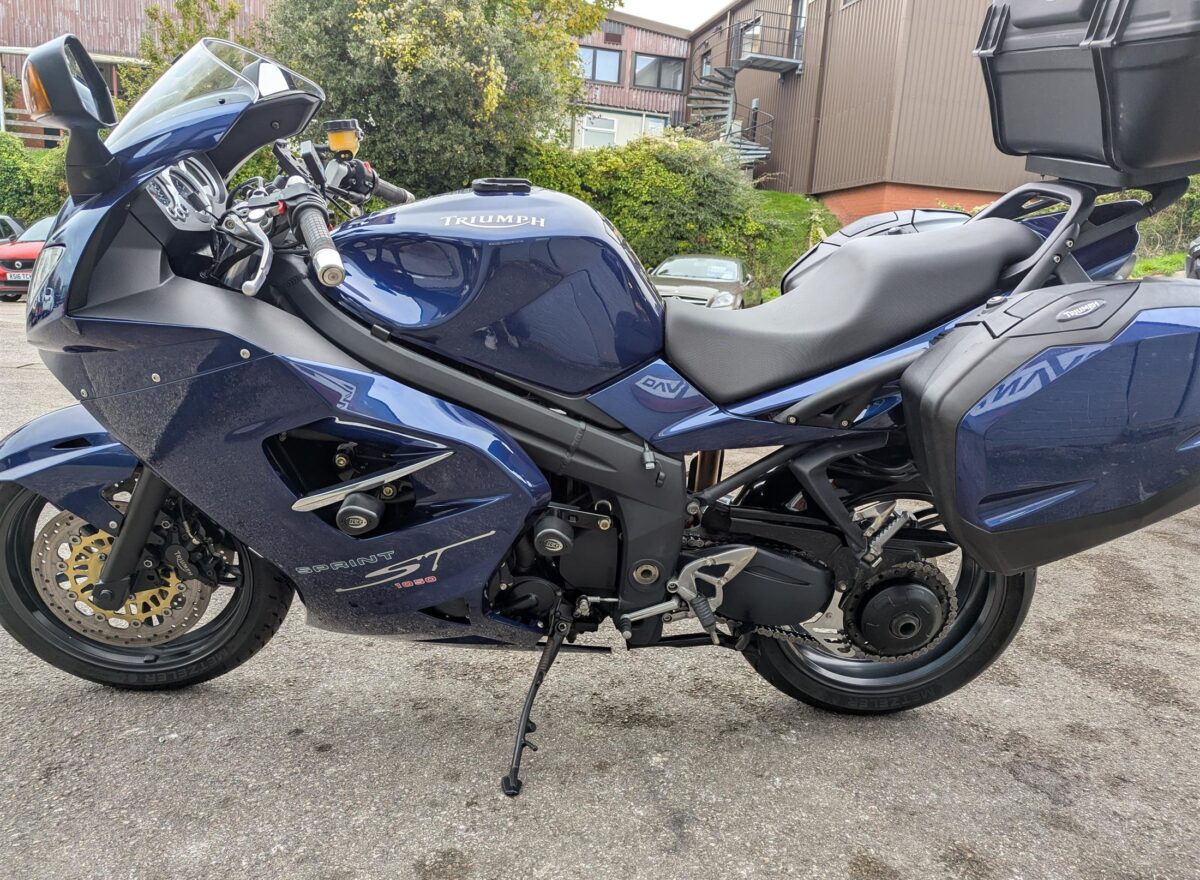 Triumph Sprint ST 1050