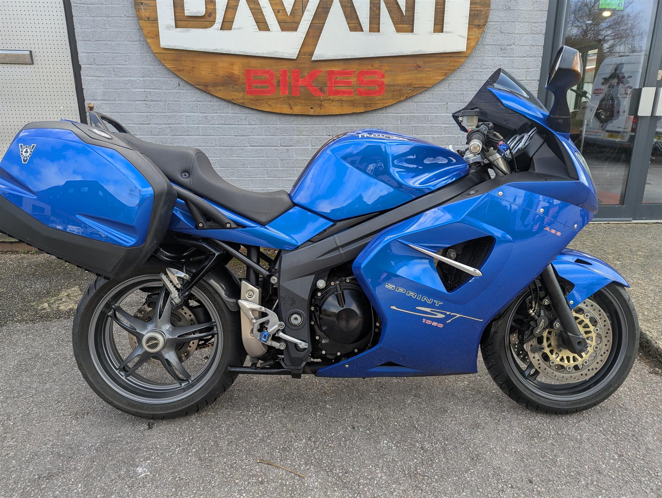 Triumph Sprint ST 1050