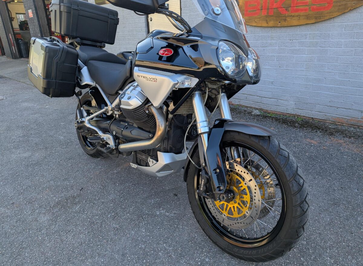Moto Guzzi Stelvio 1200