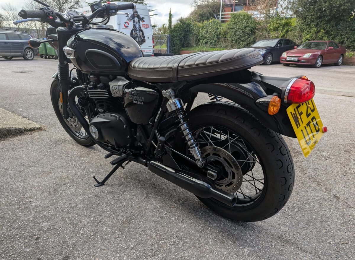 Triumph T100 Bonneville Black