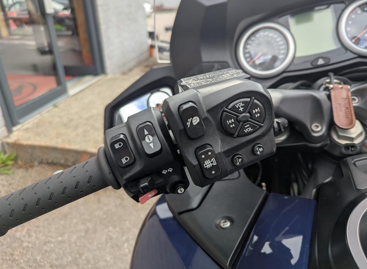 Triumph Trophy SE
