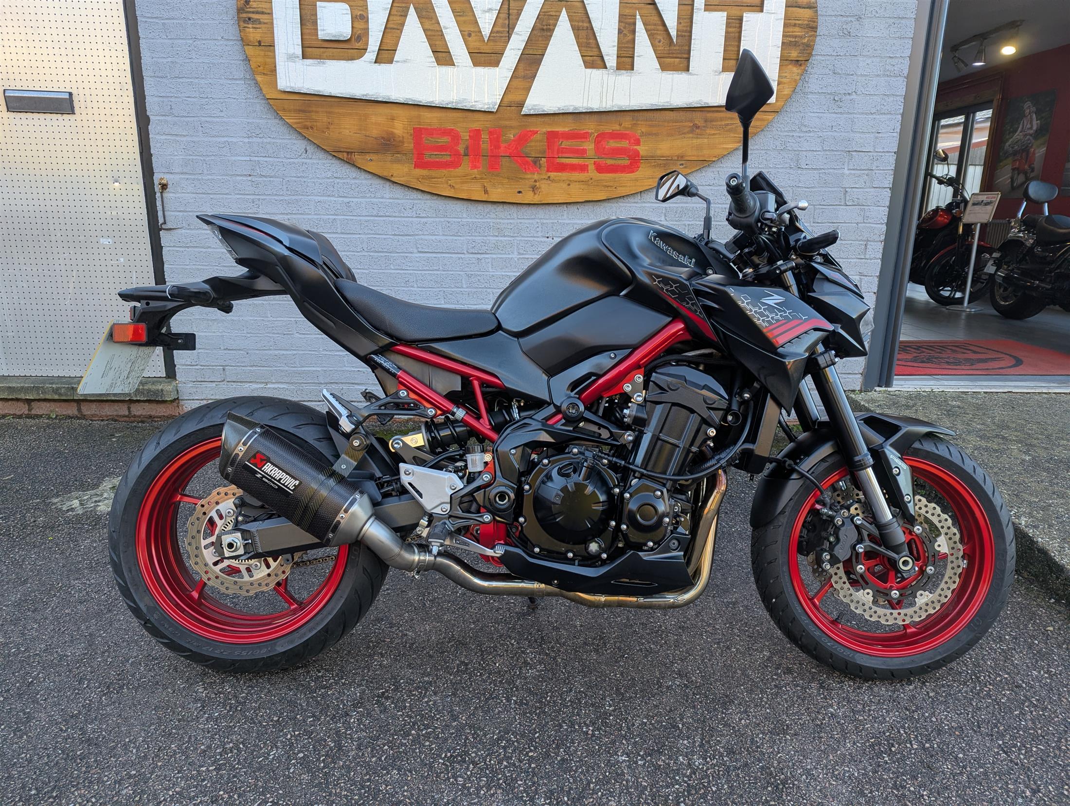 Kawasaki Z900 Performance Edition