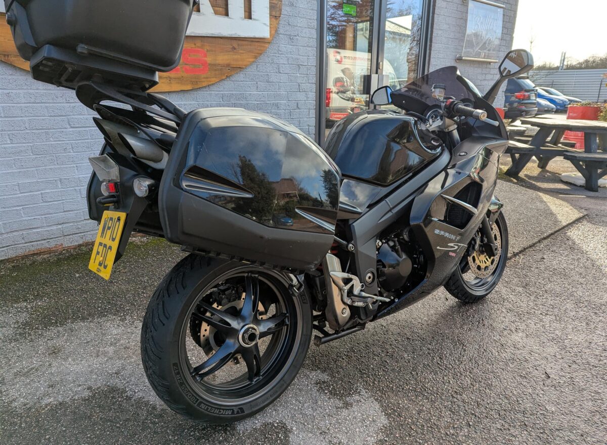 Triumph Sprint ST 1050