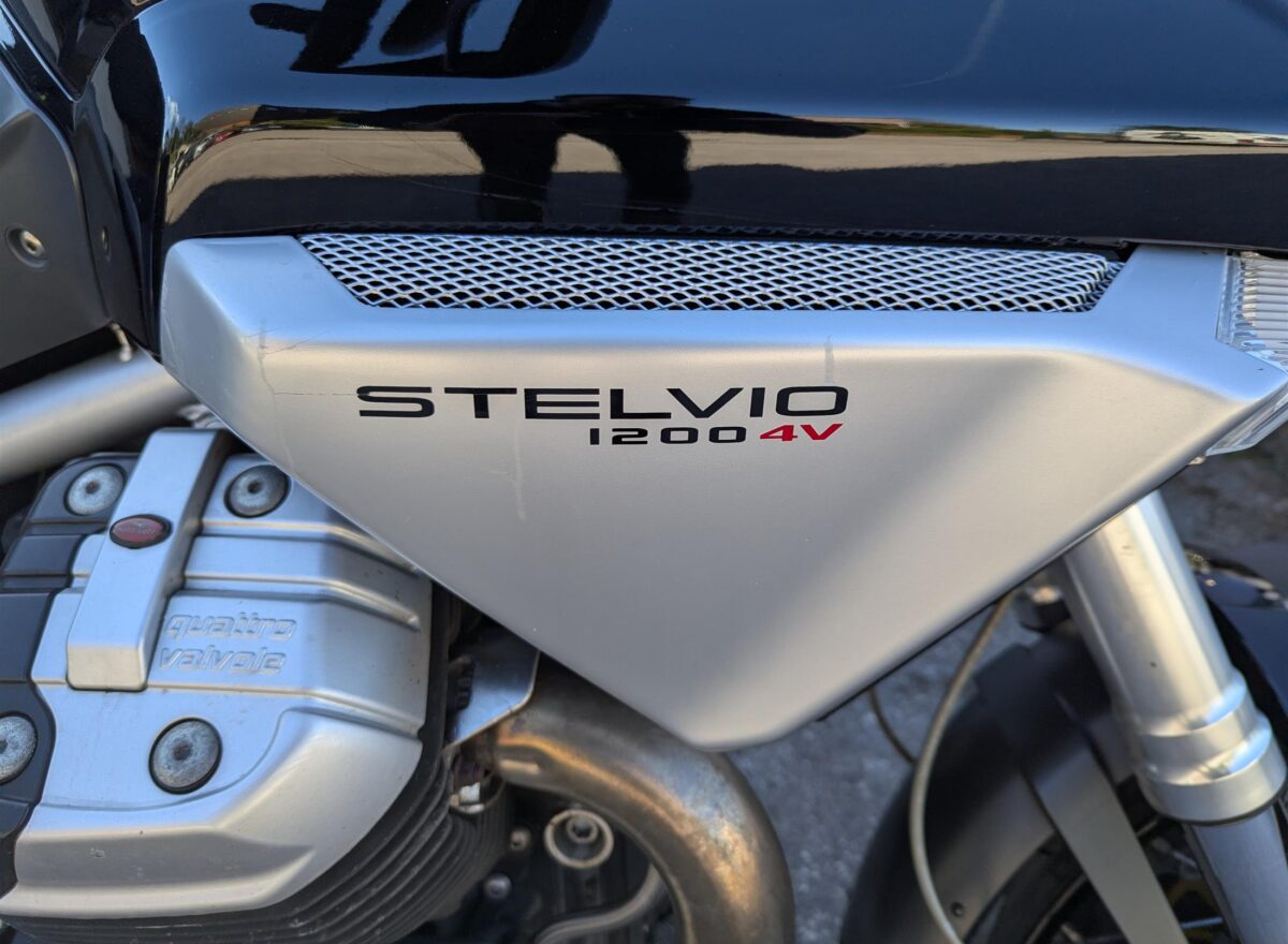 Moto Guzzi Stelvio 1200