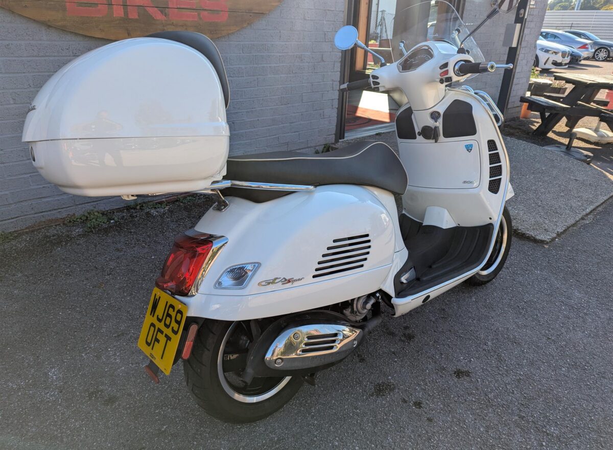 Vespa GTS300 Super