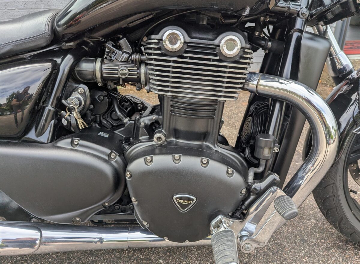 Triumph Thunderbird Storm