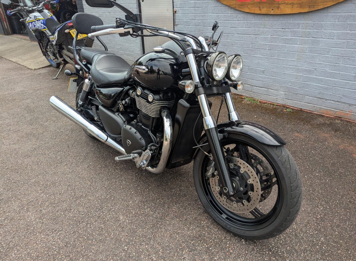 Triumph Thunderbird Storm
