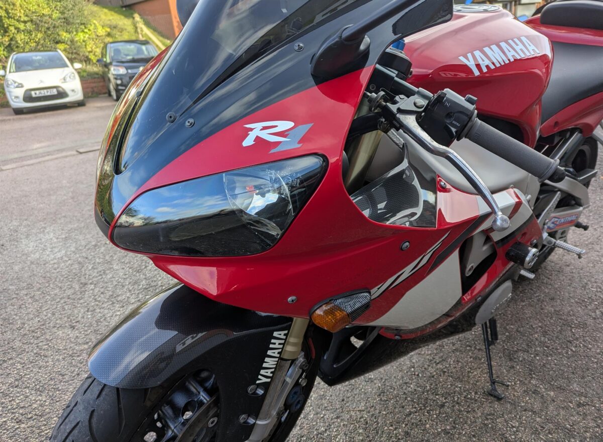 Yamaha YZF R1